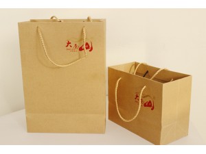 牛皮紙禮品袋，環(huán)保高檔，簡潔大方。
